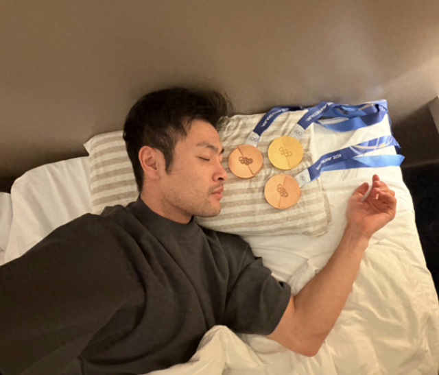 金年会APP-宁忠岩“凡尔赛”晒图：元宵节的月亮圆，还是我手里的金饼圆？|冬奥会|AC米兰|米兰冬奥会|速度滑冰|乔丹_新浪新闻