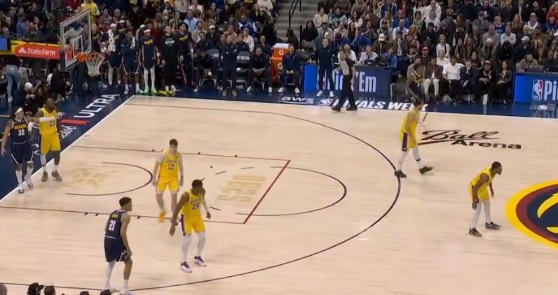 金年会APP-湖人激战掘金!斯玛特狂打铁 蒂米惊艳 东契奇稳定输出