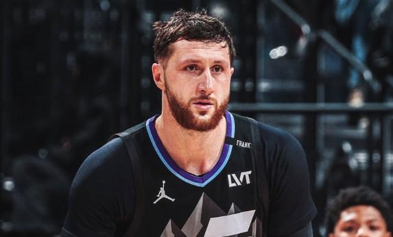 金年会官网-努尔基奇砍16分18板10助,与卡尔-马龙和基里连科齐名爵士队史