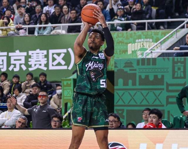 金年会平台-轰32+12后又砍43+8！CBA又一顶级小外援诞生，能否率队再创奇迹？
