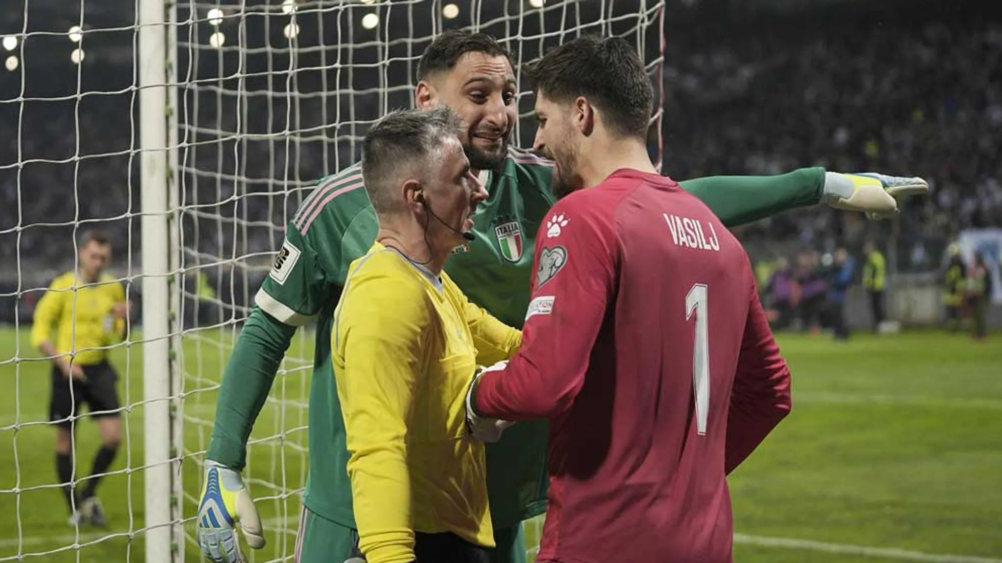 金年会APP-多纳鲁马试图撕毁对方门将小纸条，波黑媒体表达强烈不满